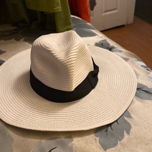 White hat black band around it very nice - Picture 1 of 8